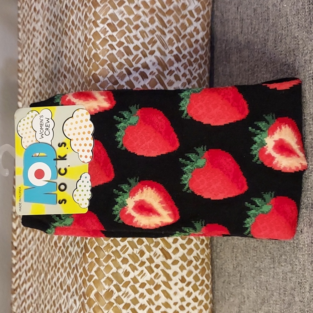 Mod Socks Sweet Strawberry Women's Crew Sock Size 9-11 NWT
